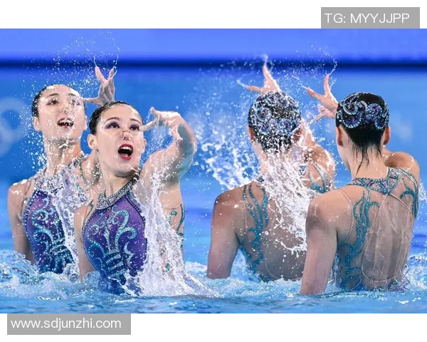 中国队在花样游泳世界杯中凭借集体技巧自选节目成功夺冠展现实力与风采